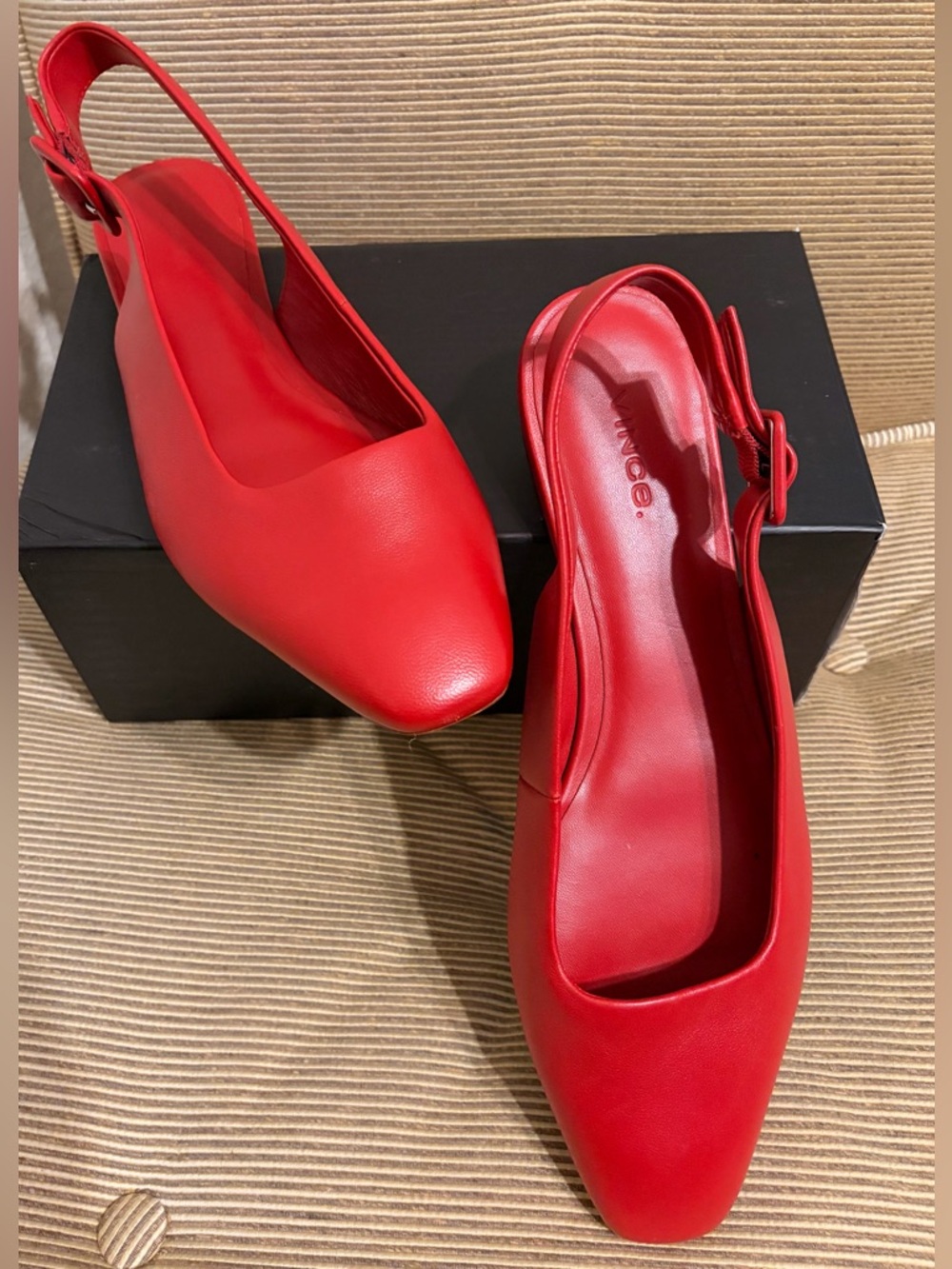 🎉NWOT Vince Vida Leather Slingback Flat Sandal in Crimson - Size 9 - Picture 3 of 16